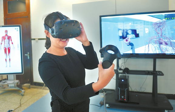 川大研发VR&ldquo;模拟解剖课&rdquo; 学生可&ldquo;拿&rdquo;器官观察