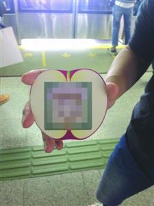 揭秘地铁扫码&ldquo;创业者&rdquo;：月入两万 1个赚两三元