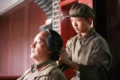 头梳千遍 病少一半！