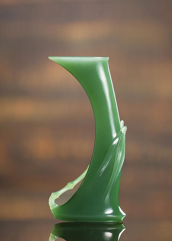 LOT1083 | 邱启敬 碧玉高节雅玩