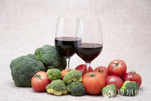  西兰花蒸着吃最防癌 搭配番茄抗癌能力翻倍