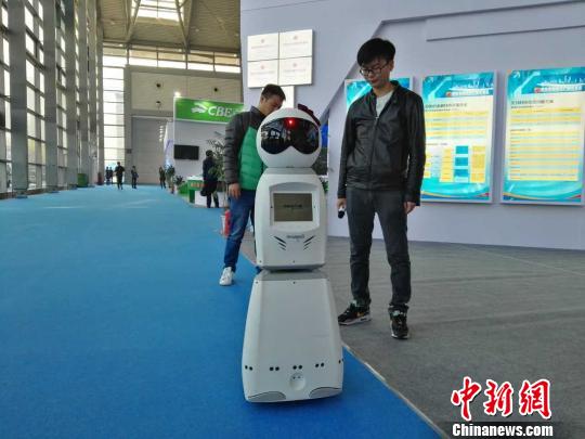 图为2016中国？西安金融产业博览会现场。　阿琳娜 摄