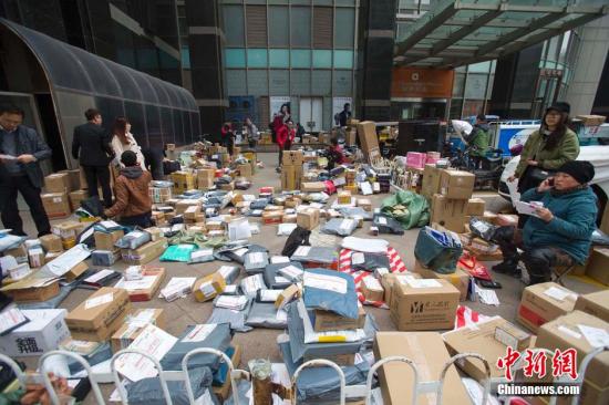 电商跨入&ldquo;千亿元时代&rdquo; 实体零售业还有啥机会？