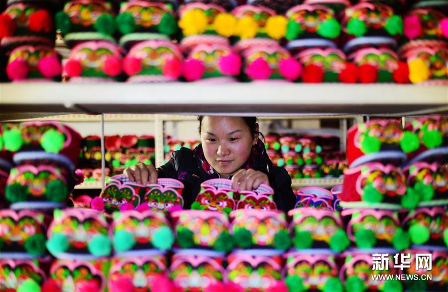 (财经专线)(3)巧手绣得“虎头鞋”