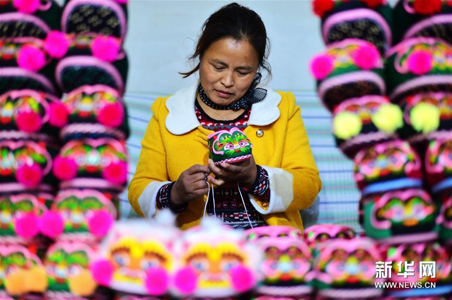 巧手绣得&ldquo;虎头鞋&rdquo;