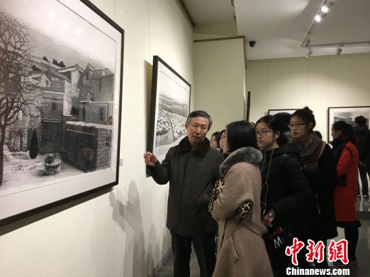54位版画家百余幅作品在冀展出 呈现太行古村落历史与当下