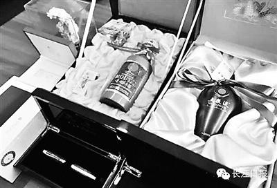 武汉拍卖公职人员上缴礼品：88万购物卡7.8折起拍