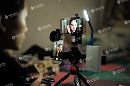 草根网红直播&ldquo;丧尸&rdquo;：为了涨粉，也是蛮拼的！