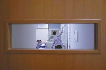 疯狂培训班名额靠抢:家长定闹钟&ldquo;跪求&rdquo;报名表