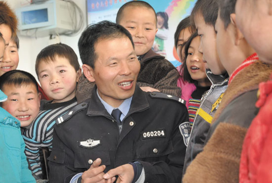 全国&ldquo;公安楷模&rdquo;陈晓磐：&ldquo;警察干啥都得行&rdquo;