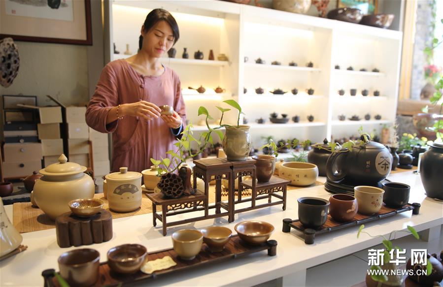 #（社会）（4）云南建水：千年建陶  品牌传承