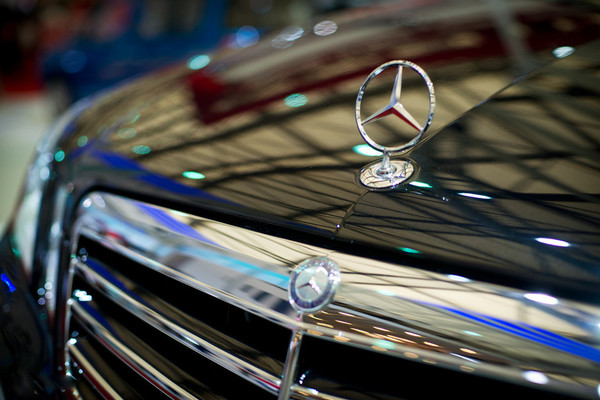 网友追问奔驰高管辱华事件：免职就能解决问题了吗