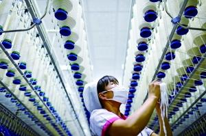 人民币贬值影响八成企业 航空和房地产是重灾区