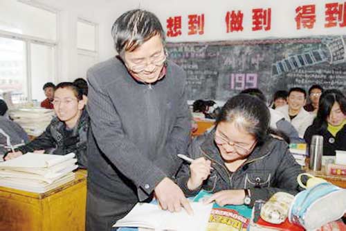 曹政云：从青丝到白发 他为山里娃照亮梦想之路