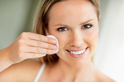 盘点护肤五大恶习 热水洗脸毛巾擦脸