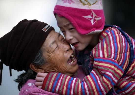 &ldquo;爱心妈妈&rdquo;34年先后收养64名弃婴