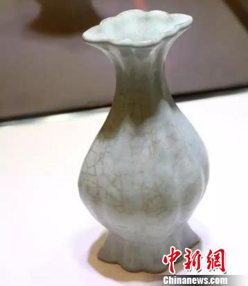 南宋官窑海棠瓶拍出8000万港元&ldquo;天价&rdquo;