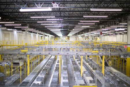 黑五第一线：直击亚马逊中美英仓库备战高峰