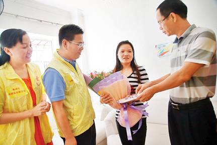 女孩陈小利：救人是出于本能 徒手攀5楼勇救女童