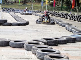 90后大学毕业生创业卡丁车俱乐部 日收入过万元