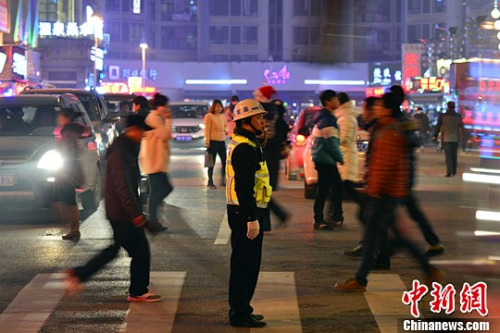 上班族&ldquo;过劳&rdquo;现象调查：你被自愿加班了吗？