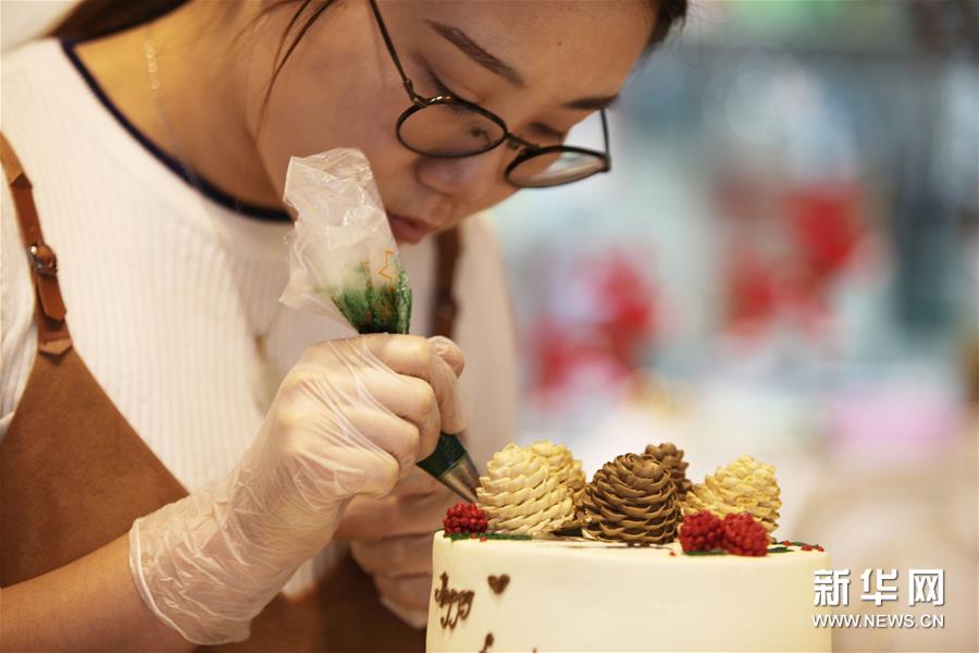 &ldquo;油画蛋糕&rdquo;绘就大学毕业生返乡创业梦