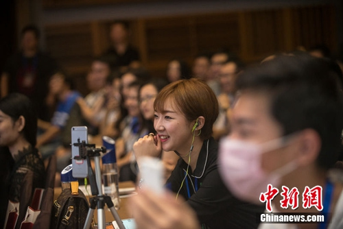 2016网络直播迎来规范年：粉丝超3亿 行业或临新拐点