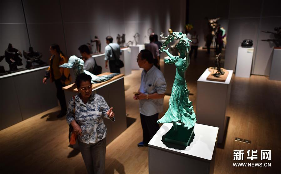 南北雕塑精品汇集海口