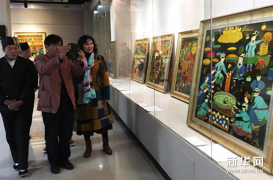 （文化）（4）“三江侗族农民画·漆画作品展”亮相柳州市博物馆