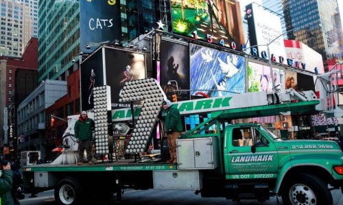 纽约时报广场百万人跨年  美出动7000名警察维安