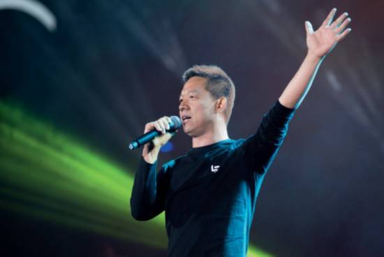 贾跃亭&ldquo;蒙眼狂奔&rdquo;：要么伟大，要么死亡