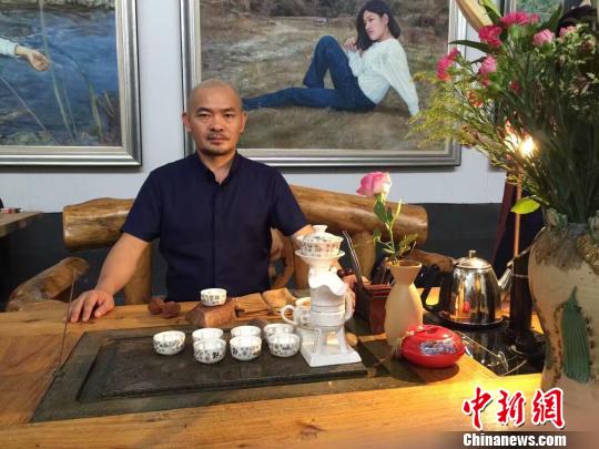 著名画家巴古：脚下万里柔情 纸上妙笔丹青