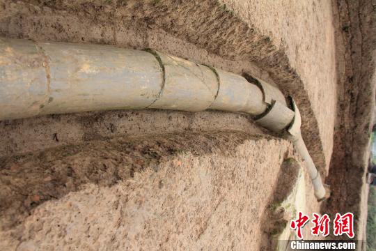 图为挖掘出土的汉东城遗址排水系统。 苏鸿 摄