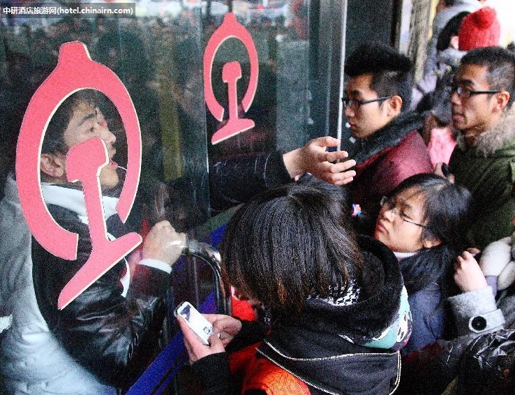 &ldquo;技术黄牛&rdquo;不倒，火车票实名制就像笑话