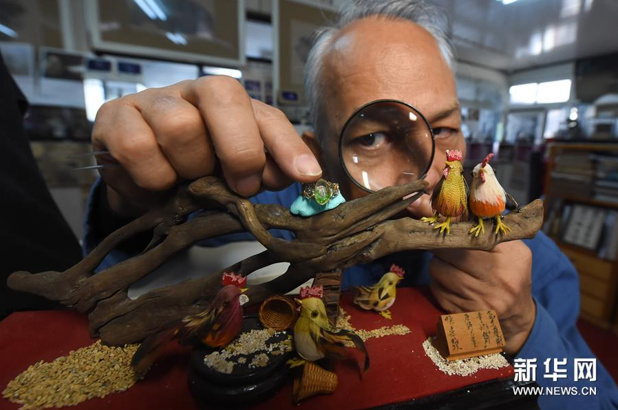 &ldquo;袖珍鸡&rdquo;迎新年