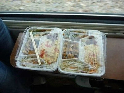 15元盒饭停售？铁总：为旅客提供高中低档不同餐食