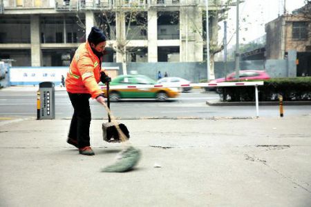 保洁员休假权咋保障？有人工作4年没休一请假就被辞