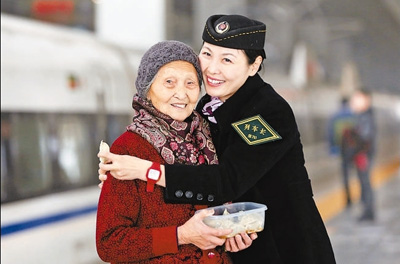 节日里的坚守：有了他们，才有每个人的幸福年