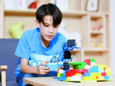 原标题：机器人，不只是孩子的玩伴