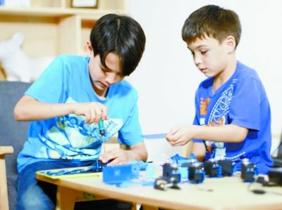 原标题：机器人，不只是孩子的玩伴