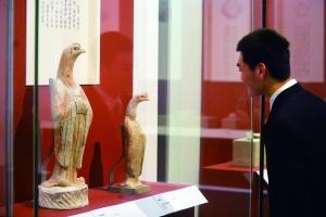 国博首博展出鸡年文物两百余件