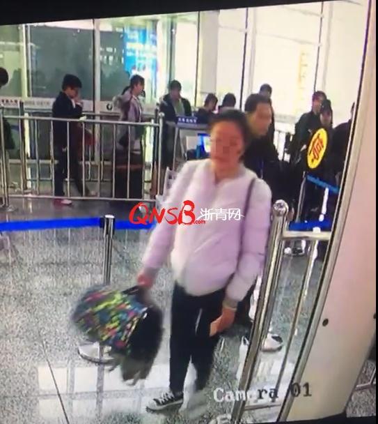 女大学生肚子藏猫扮孕妇去坐火车 过安检时猫叫了