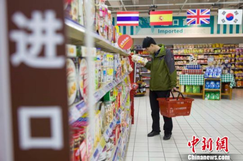 1月中国进出口总值2.18万亿元 贸易顺差收窄2.7%