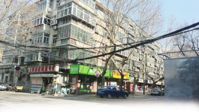 杂乱无章影响市容 空中&ldquo;蜘蛛网&rdquo;成市民&ldquo;心头患&rdquo;