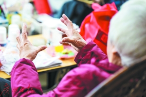 大学老师被骗光百万家底 保健品销售骗局被揭穿