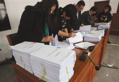 《锦绣未央》被指抄袭&ldquo;拼凑&rdquo; 证据摞满桌