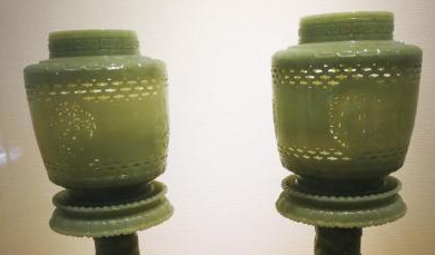 玉石、漆器、剪纸做成了宫灯 扬州琉璃灯十分精致