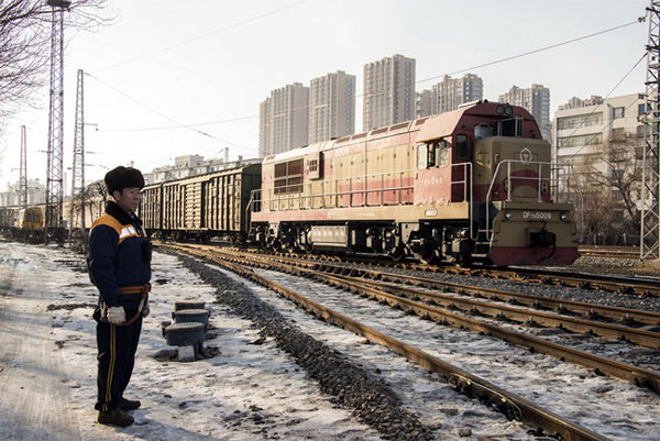 卢春义：在雨雪风霜中追了36年火车的铁路人
