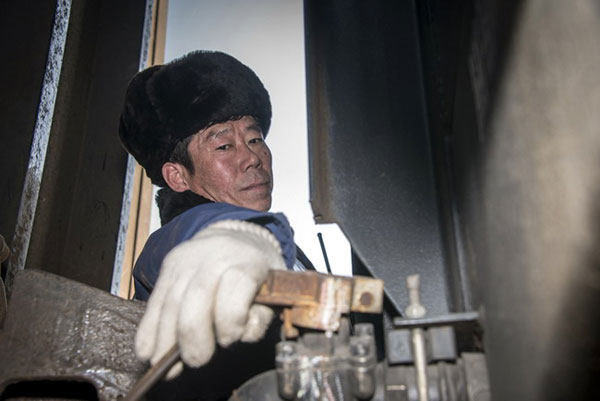 卢春义：在雨雪风霜中追了36年火车的铁路人