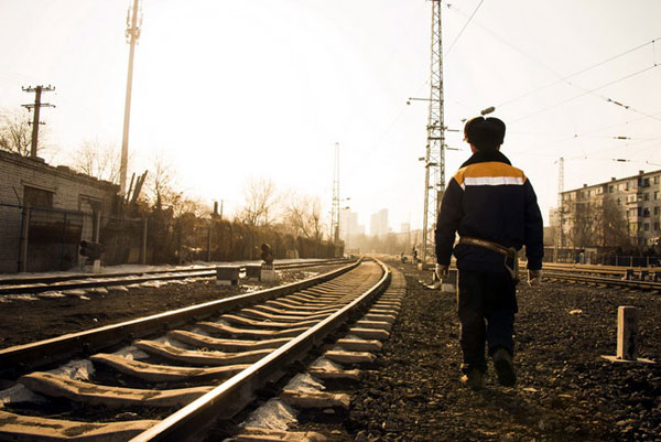 卢春义：在雨雪风霜中追了36年火车的铁路人